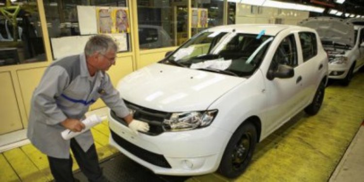Renault face angajări